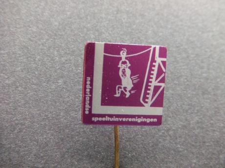 Speeltuinvereniging spelend kind met kabelbaan